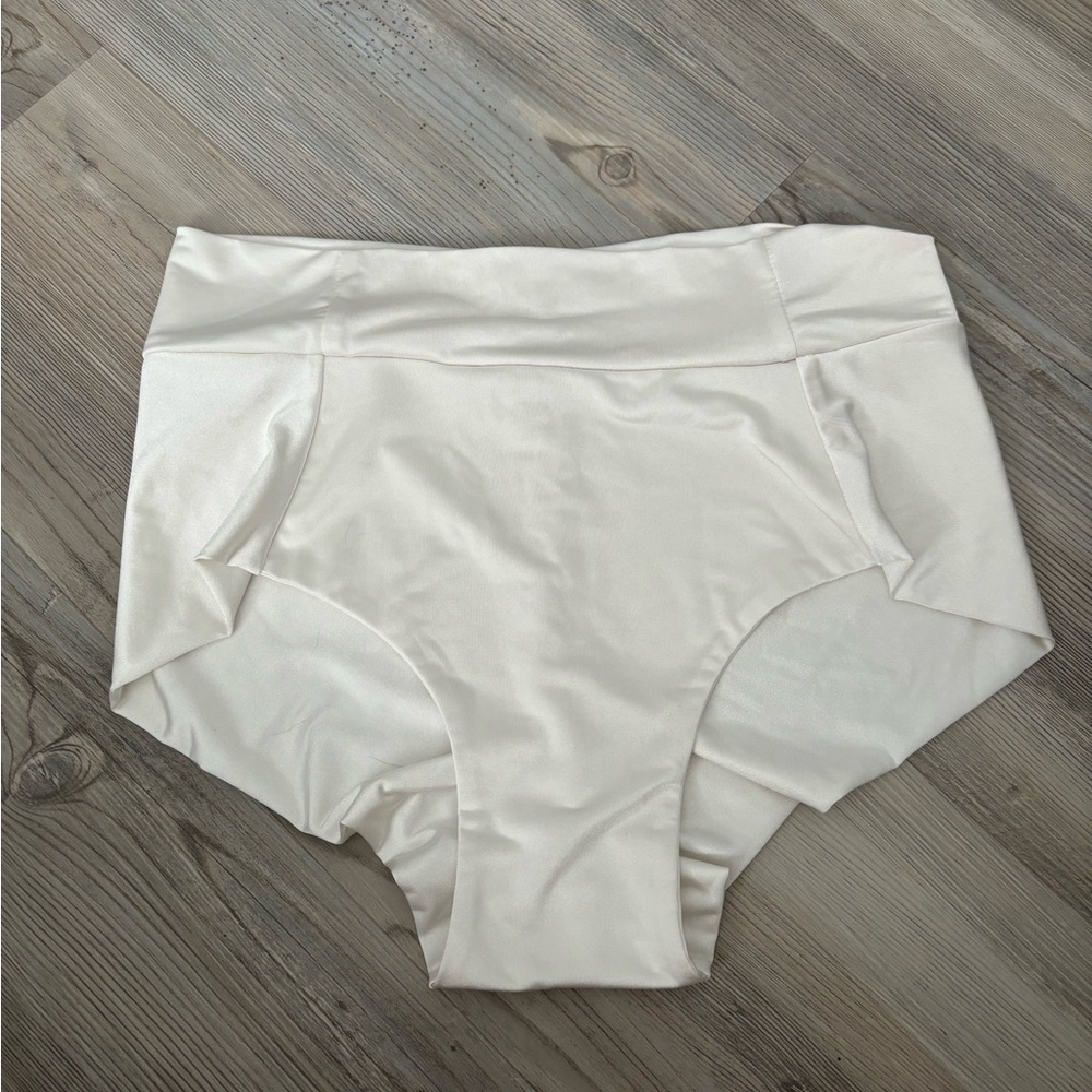 High waisted pole shorts